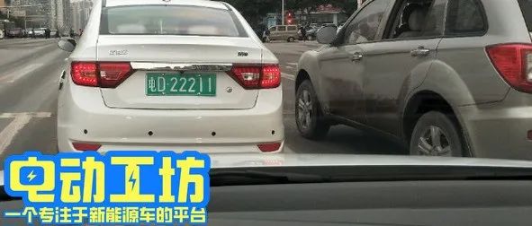 棗莊街頭突然出現(xiàn)上了牌的電動四輪，電D好幾個9！