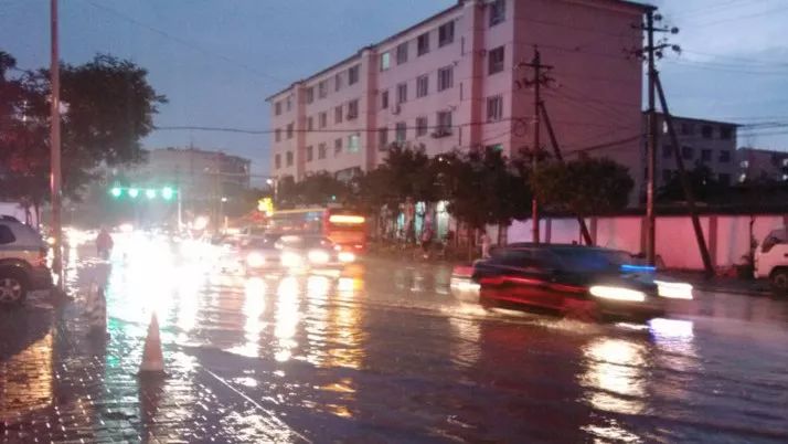 暴雨袭击！道路积水！开这三款高通过性的SUV更放心