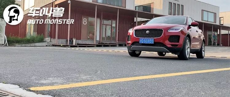 “小奶豹”实用性大考验！剧组的豪华工作车——捷豹E-PACE