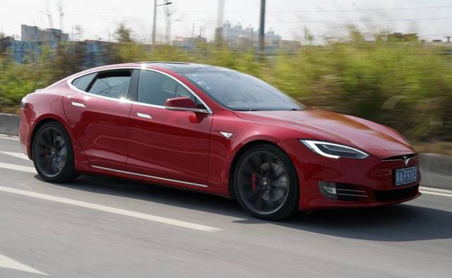 未來就在眼前 試駕Tesla Model S P90D