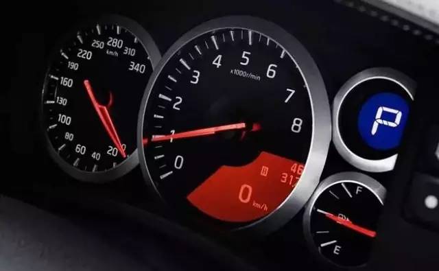 “高挡低转速”省油？手动挡开车如何控制档位和转速？