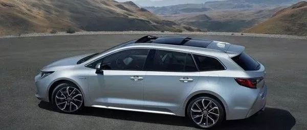 豐田新車奇葩功能，后排座椅放倒比我家的床還大，這車真香！