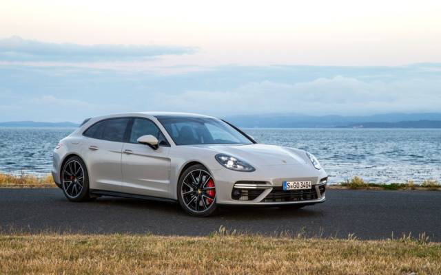 車威Buzz | 外媒評(píng)保時(shí)捷Panamera Sport Turismo，一臺(tái)能裝下冰箱超跑