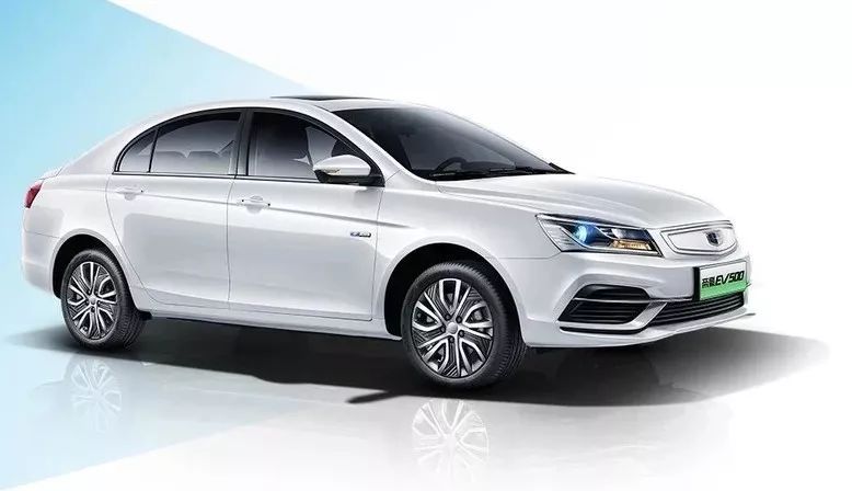 吉利帝豪ev500是帝豪ev450的小改车型,定位于纯电动紧凑型车.