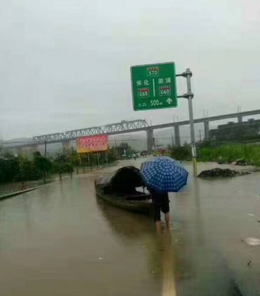 近日多雨天气，车辆大灯变成泪眼，这怎么办？