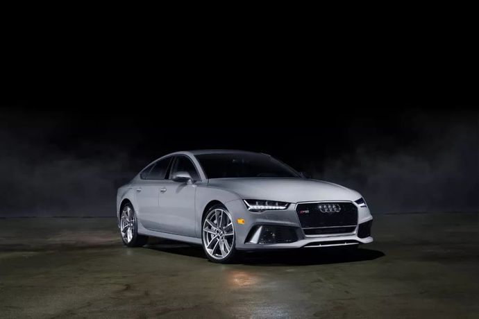 西装暴徒,奥迪 rs7