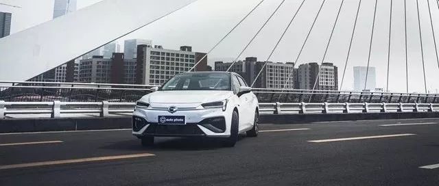 采用純電平臺的Aion S有哪些提升?-試廣汽Aion S
