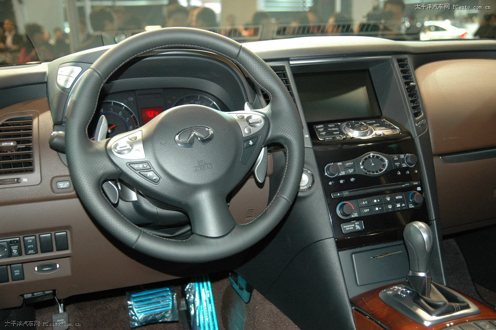 英菲尼迪FX車展高清大圖