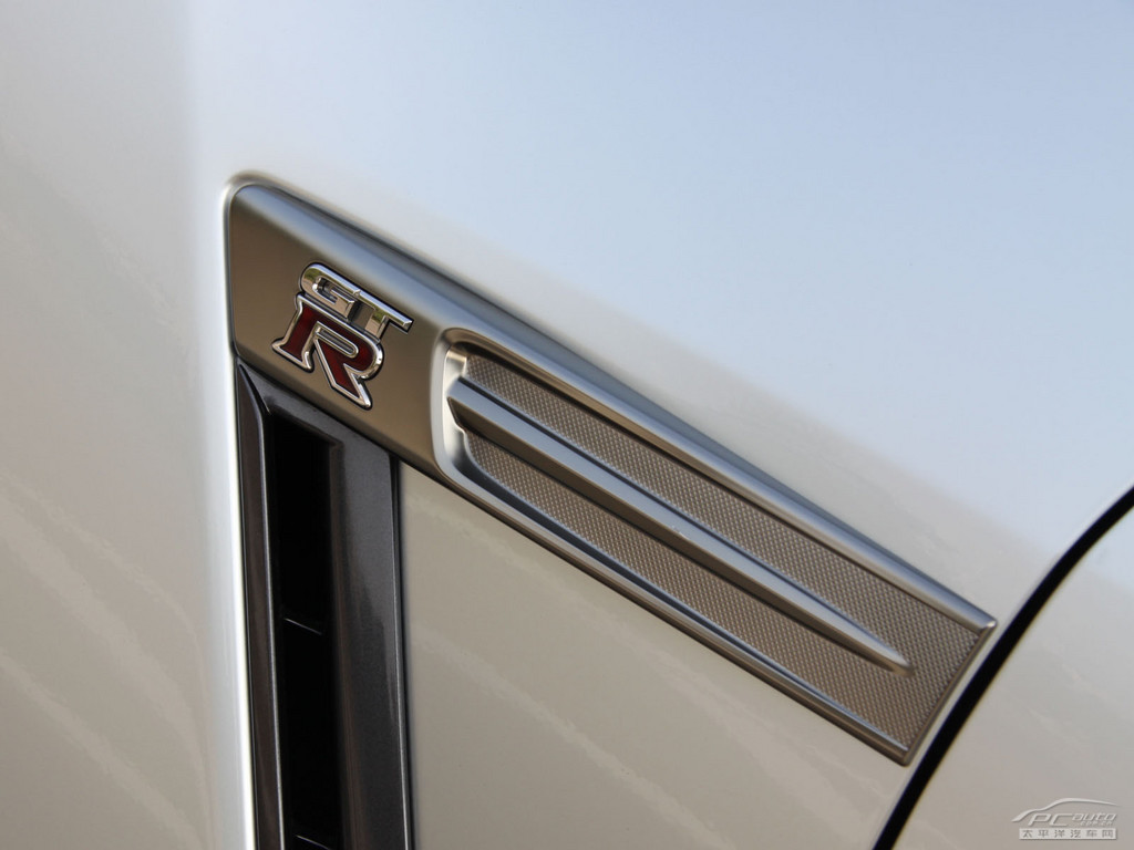 日產(chǎn)GT-R外觀高清大圖