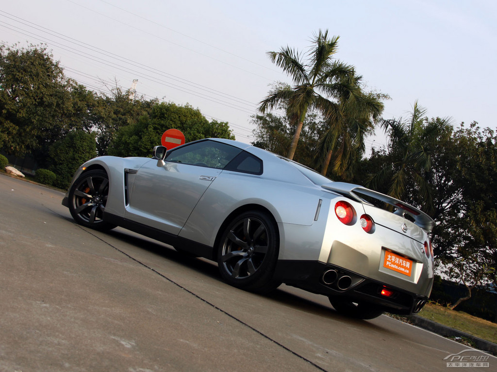日產(chǎn)GT-R外觀高清大圖