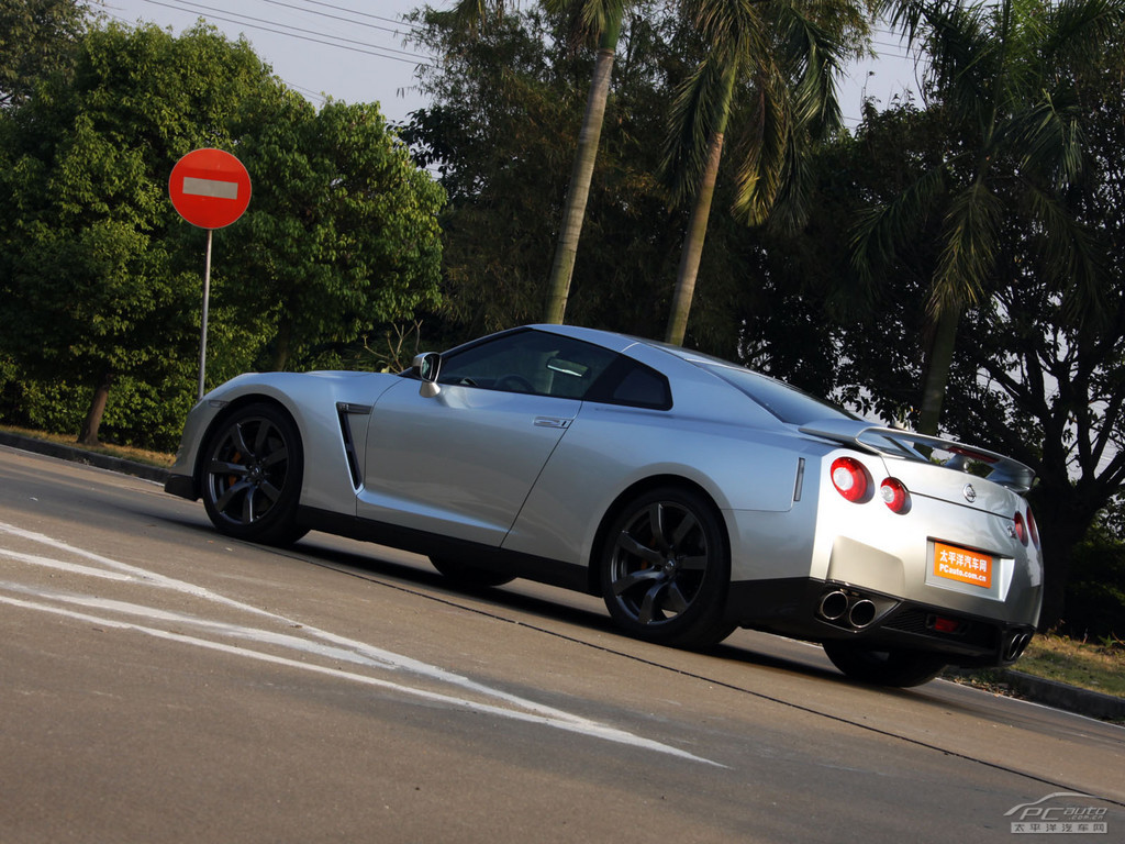 日產(chǎn)GT-R外觀高清大圖