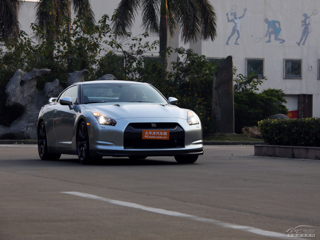 日產(chǎn)GT-R外觀高清大圖