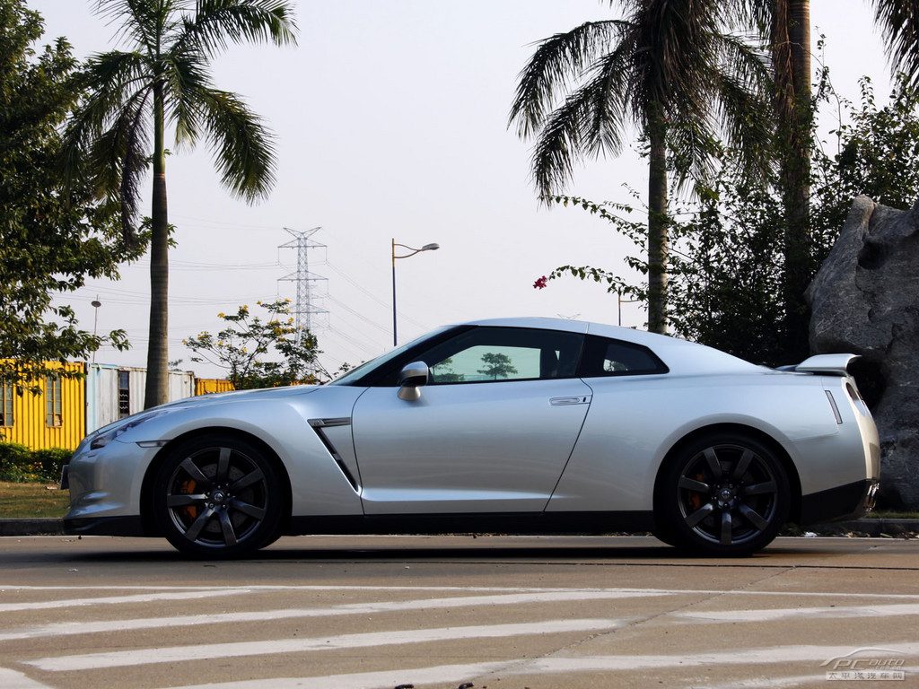 日產(chǎn)GT-R外觀高清大圖