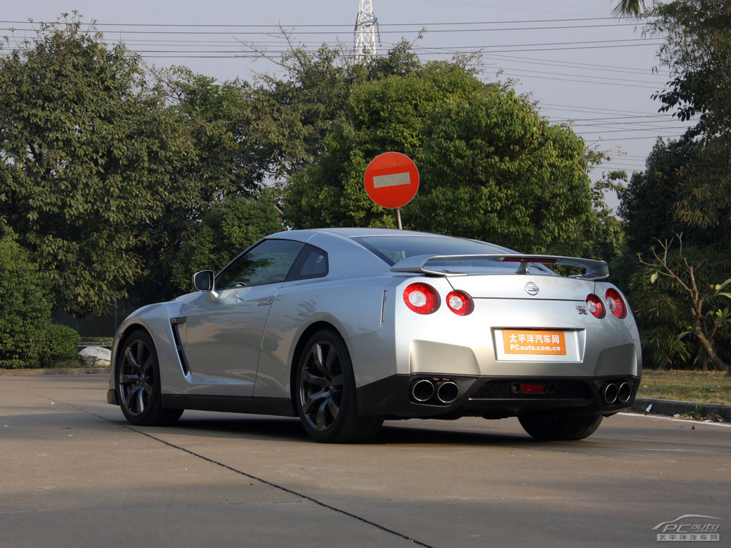 日產(chǎn)GT-R外觀高清大圖