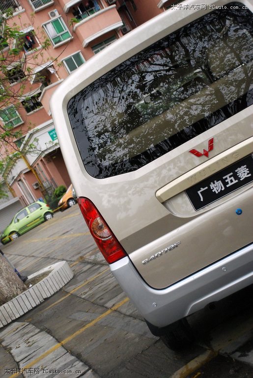 五菱榮光外觀高清大圖