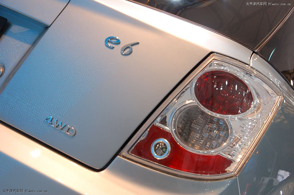 比亞迪e6車(chē)展高清大圖