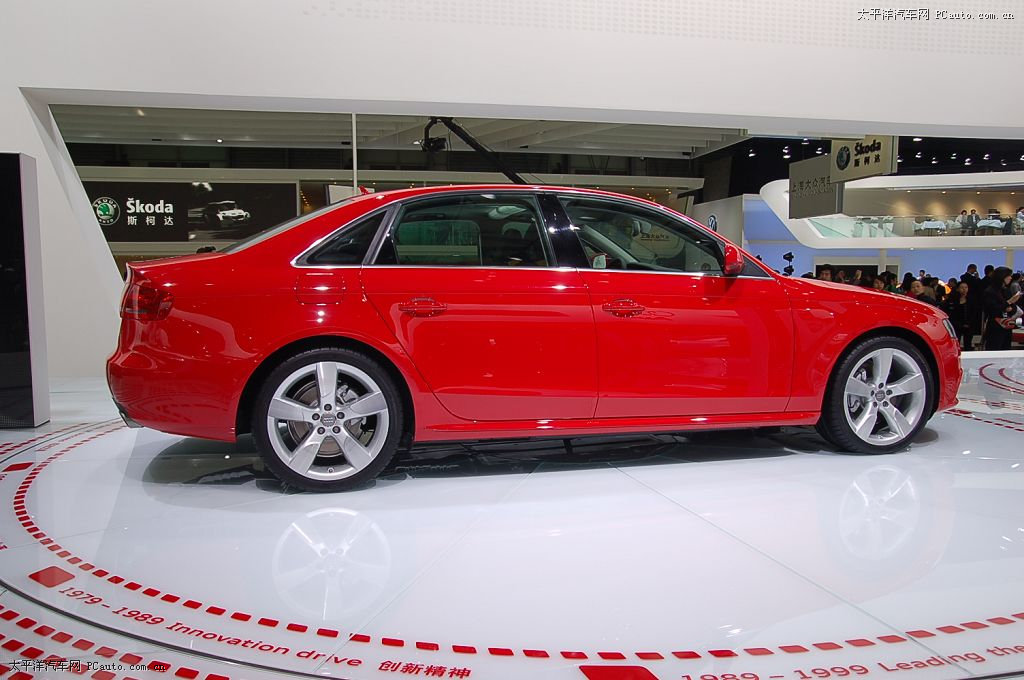 奧迪A4L車展高清大圖