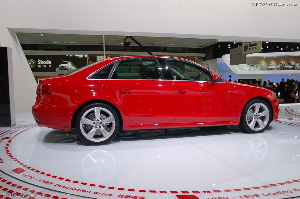 奧迪A4L車展高清大圖