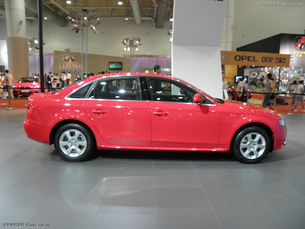 奧迪A4L車展高清大圖