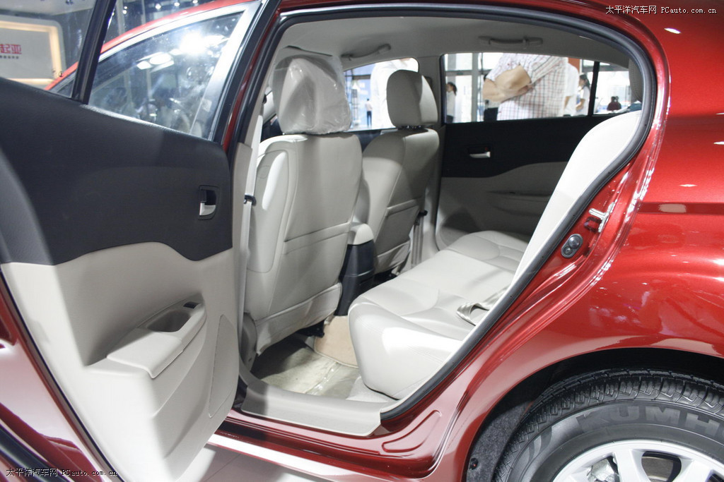 奔騰B50車展高清大圖