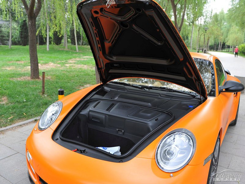 極速黃保時(shí)捷911后備廂空間圖片