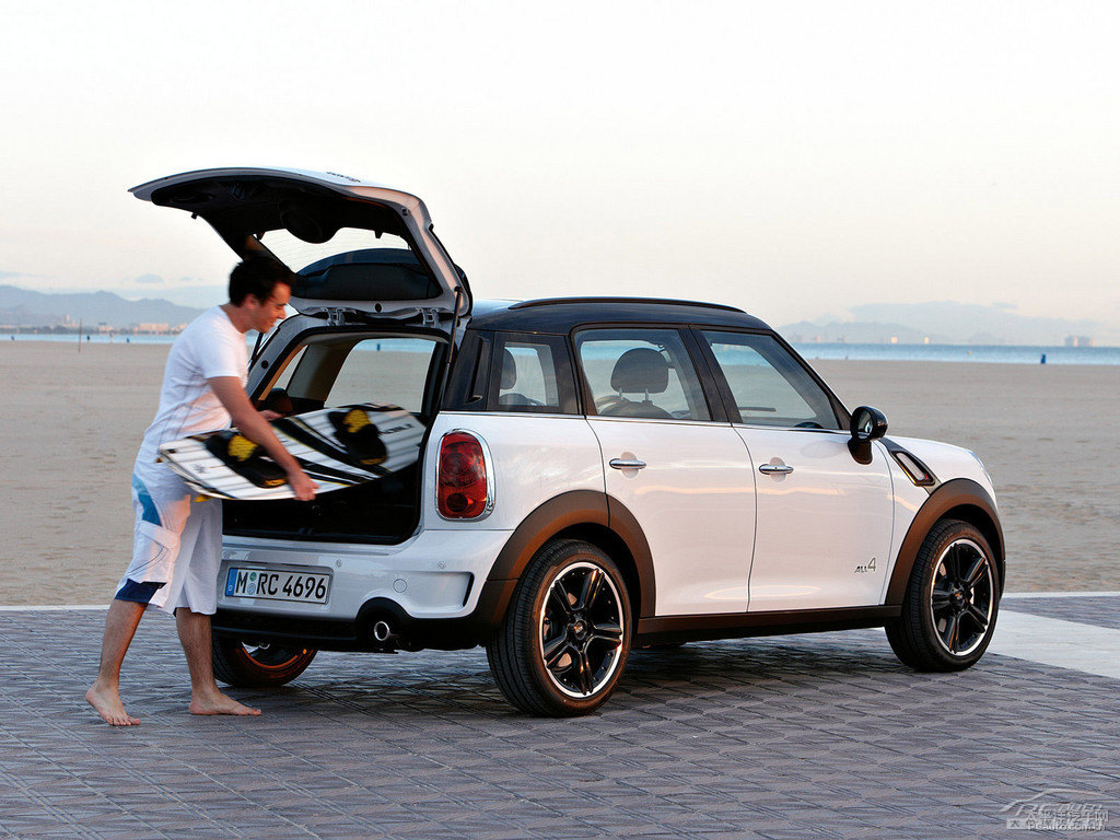 MINI COUNTRYMAN^DƬ