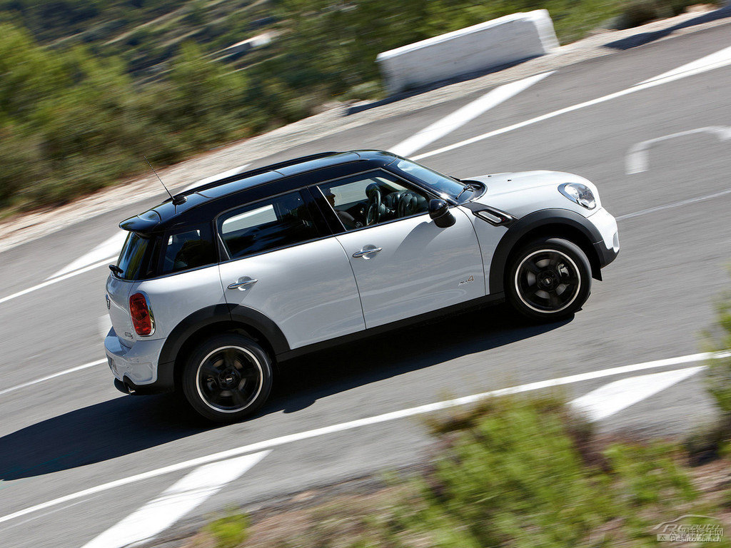 MINI COUNTRYMAN^DƬ