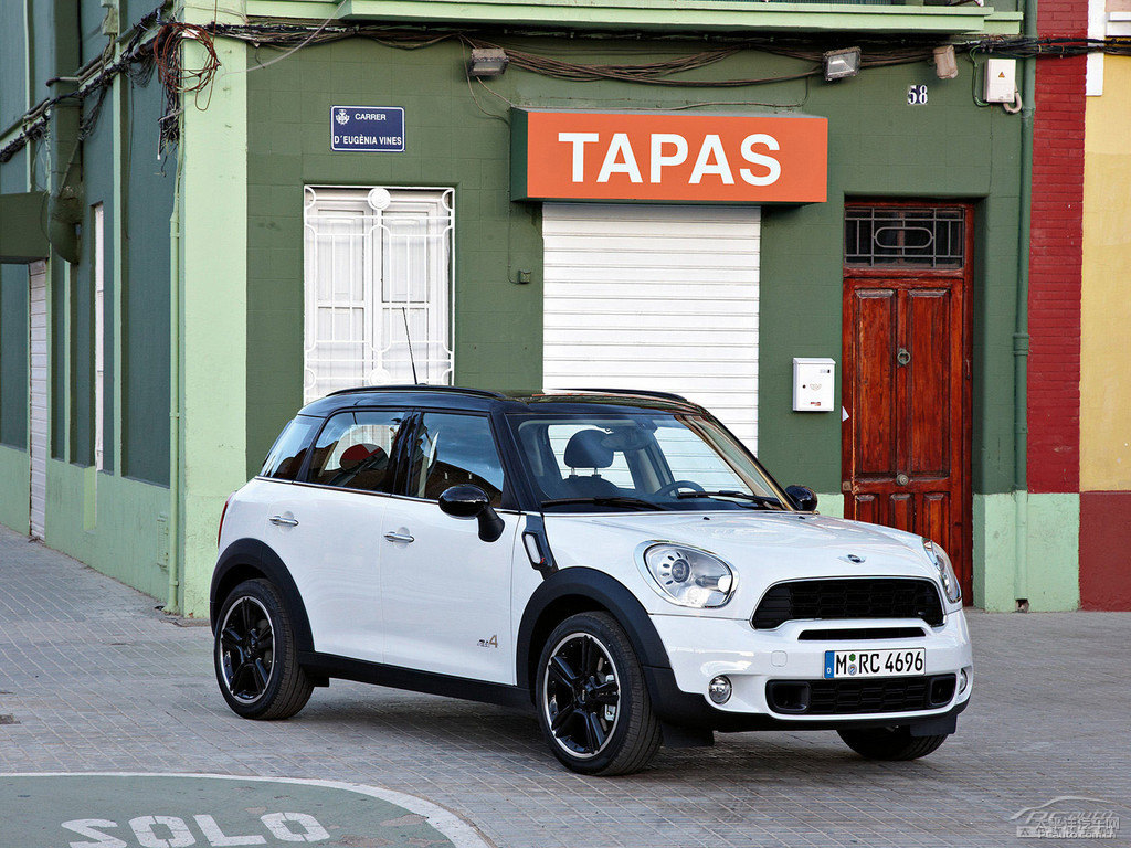 MINI COUNTRYMAN^DƬ