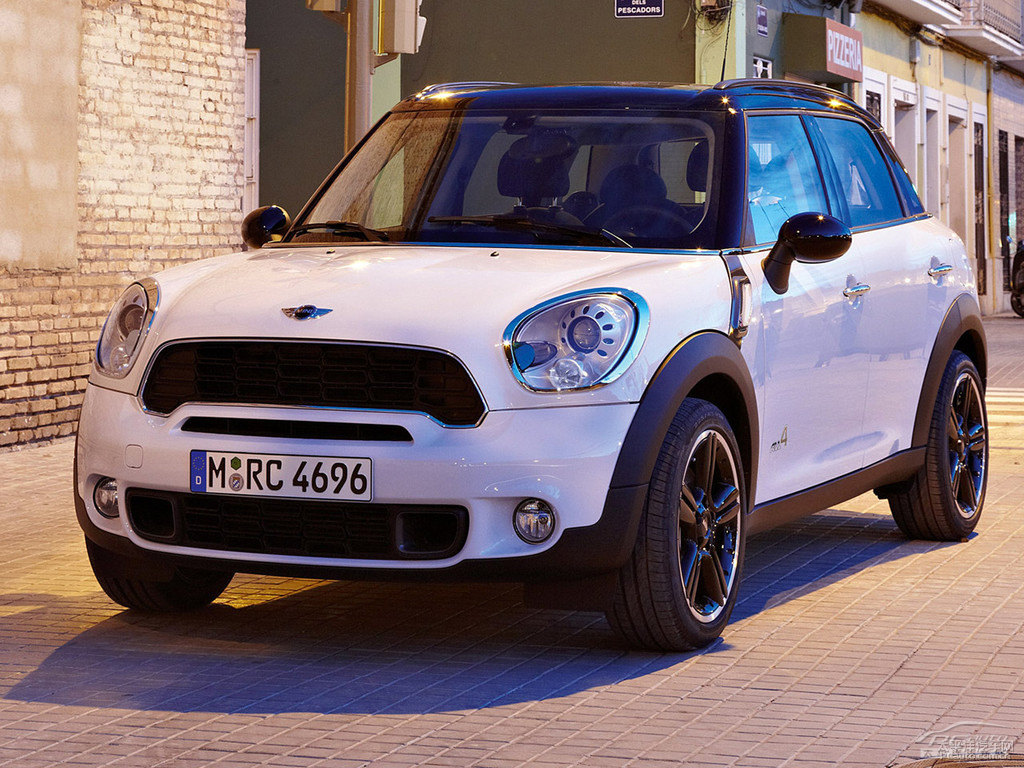 MINI COUNTRYMAN^DƬ