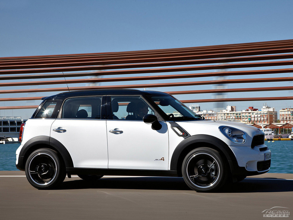 MINI COUNTRYMAN^DƬ