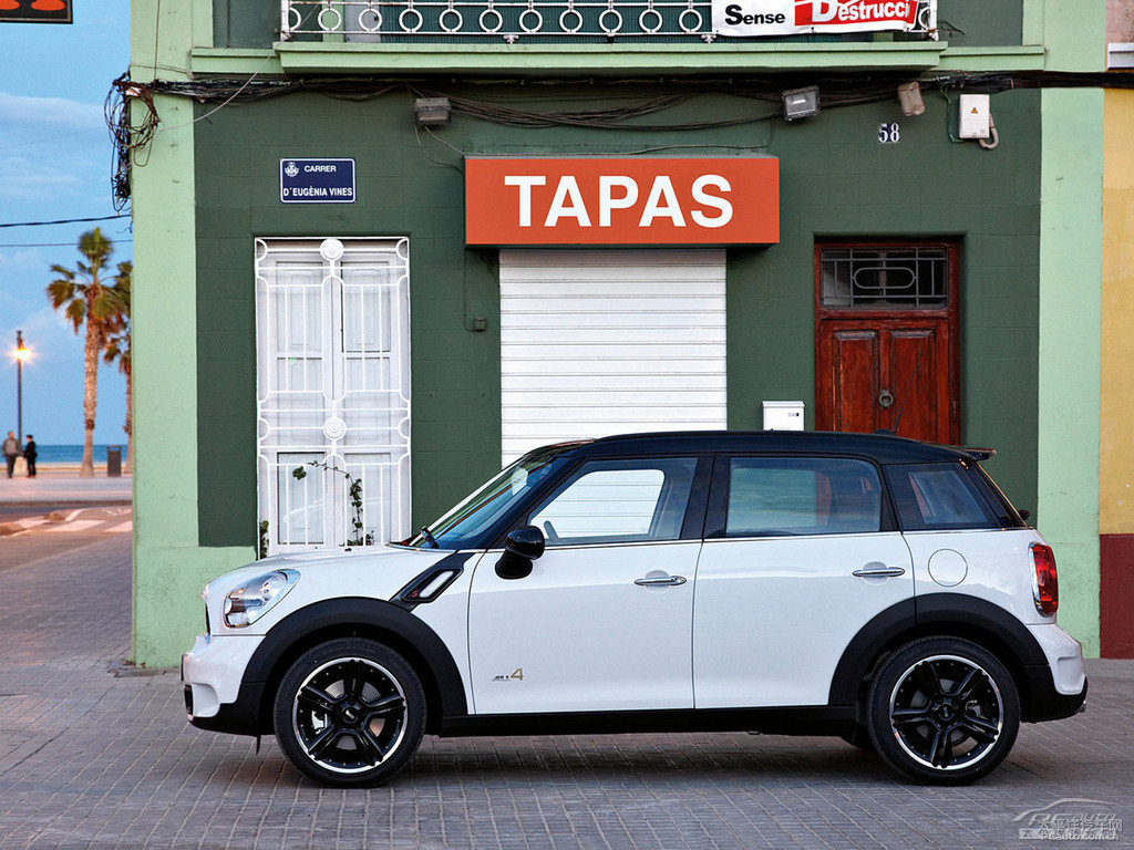 MINI COUNTRYMAN^DƬ