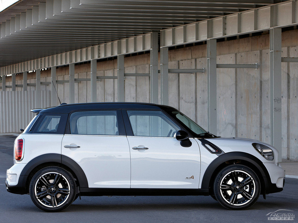 MINI COUNTRYMAN^DƬ