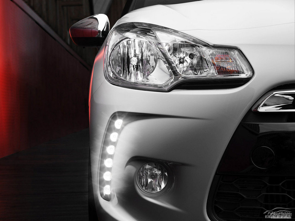 DS 3^DƬ