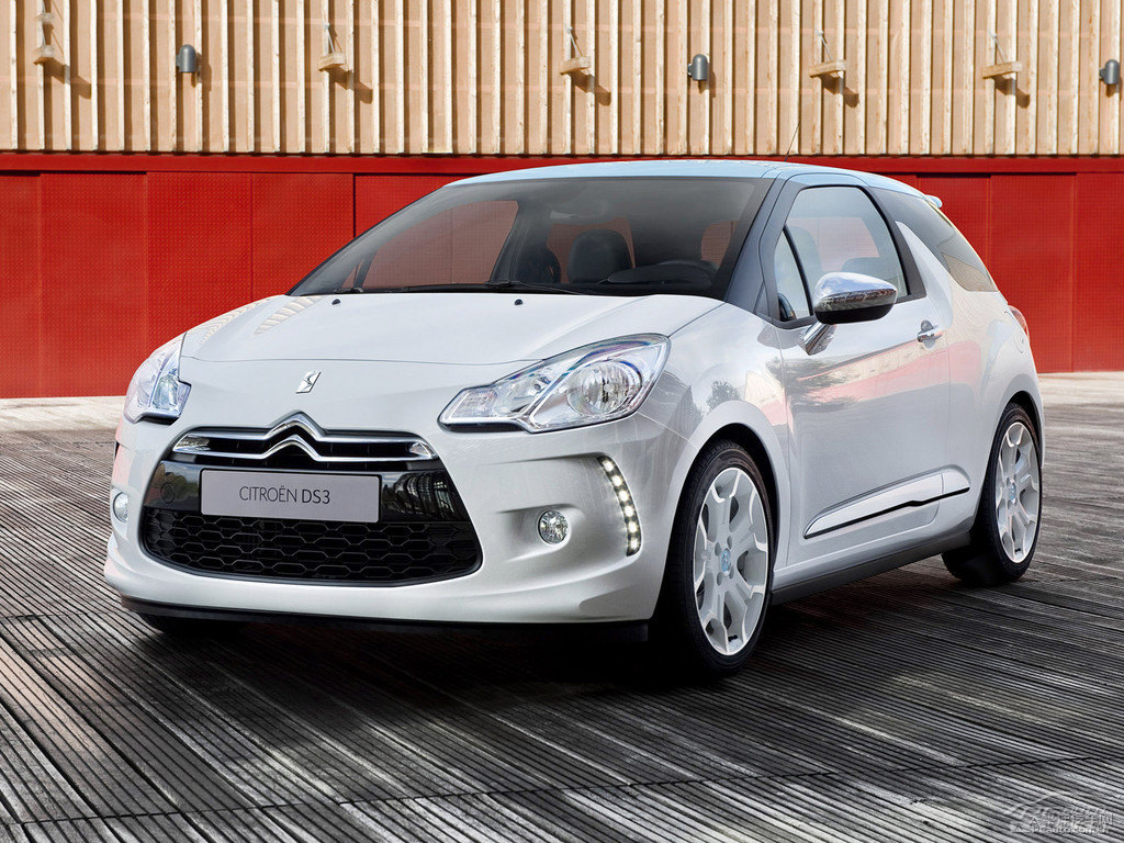 DS 3^DƬ