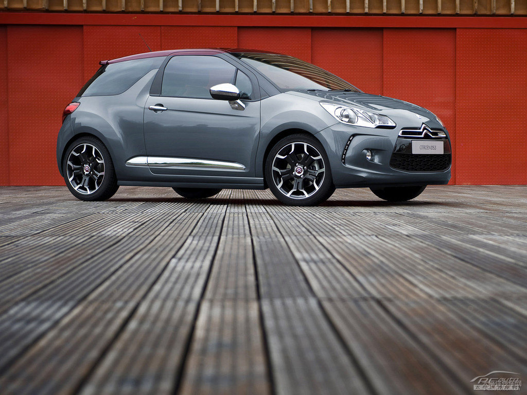 DS 3^DƬ