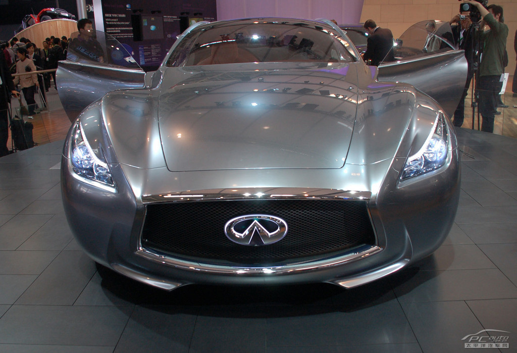 英菲尼迪Q80車展高清大圖
