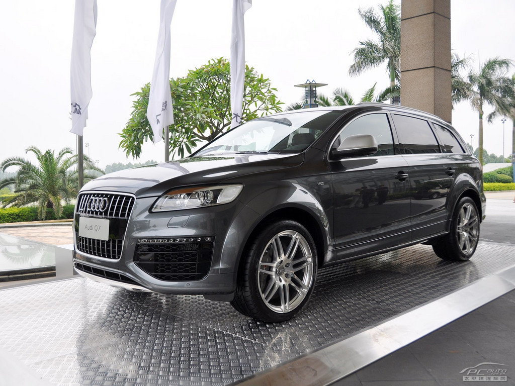 奧迪q7 2010款 v12 6.0 tdi quattro 旗艦型