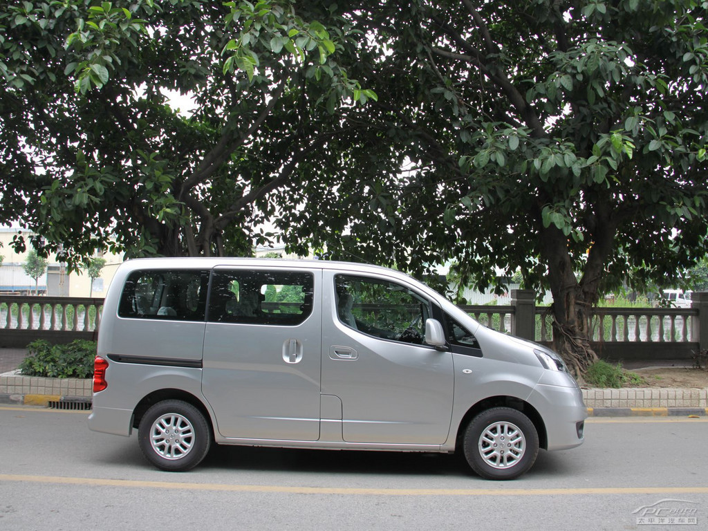 日產(chǎn)NV200外觀高清大圖