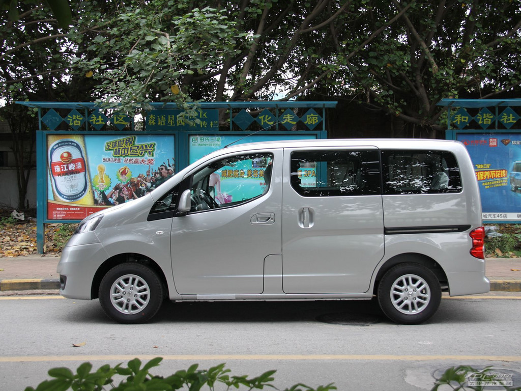 日產(chǎn)NV200外觀高清大圖