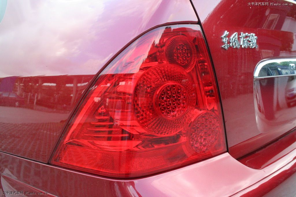 標(biāo)致307外觀高清大圖