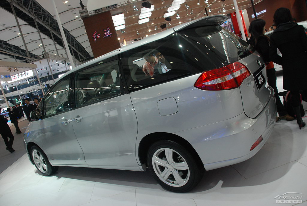 比亞迪M6車(chē)展高清大圖