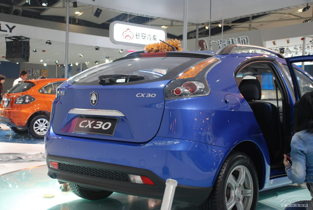 長(zhǎng)安CX30車展高清大圖