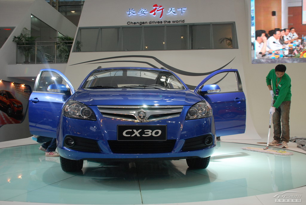 長(zhǎng)安CX30車展高清大圖