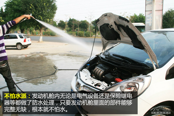遗留问题多 发动机舱不提倡直接用水冲洗