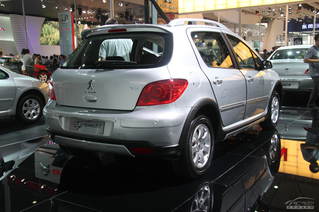 標(biāo)致307車展高清大圖