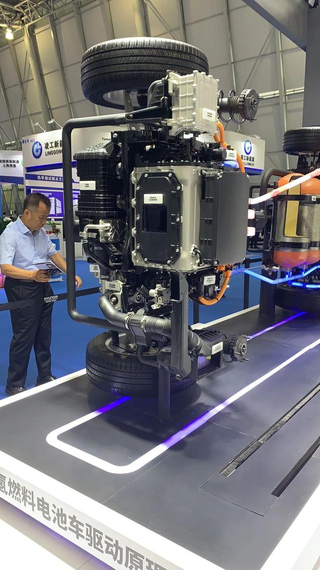 试驾现代氢燃料电池车,3-5分钟加氢,续航800km