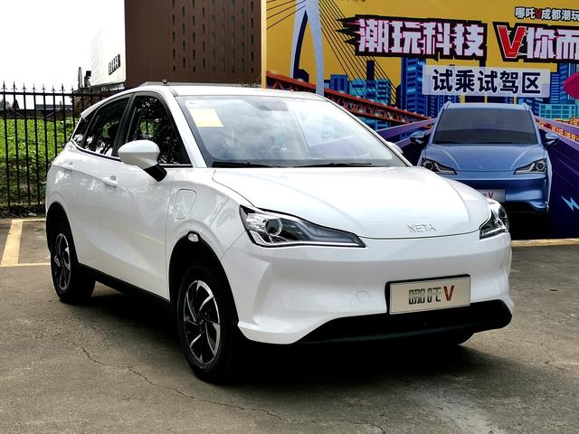 試駕哪吒v:最便宜的純電動suv,開起來卻像mpv?