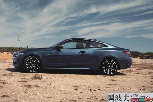 全新一代 bmw 430i coupé m sport 双门跑车还配备了带有后视摄像头