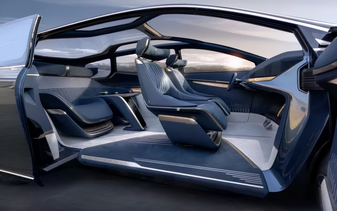 前排零重力悬浮式座椅,呈现出穿梭飞船的科幻感;而vcs智能座舱系统