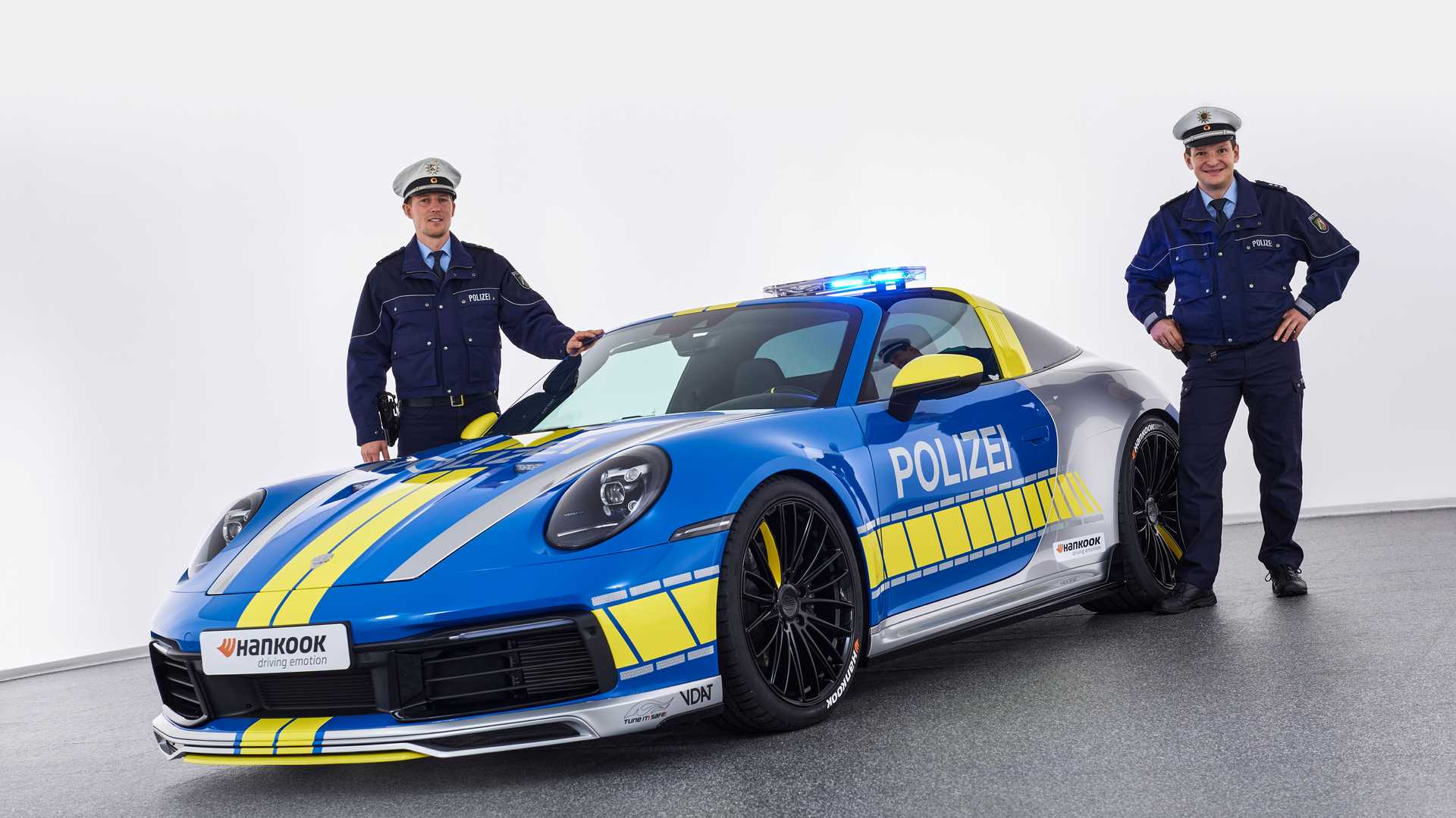 假的techart保时捷911 targa 4警车!促进德国改装安全和责任教育